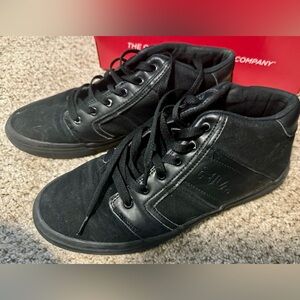 Men’s Fila tennis shoes